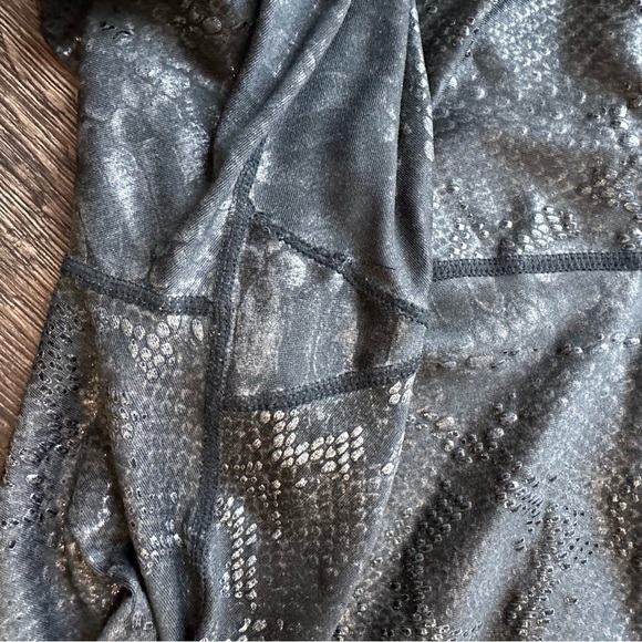 Pink Soda Sport leggings size large black snake skin - Picture 5 of 7